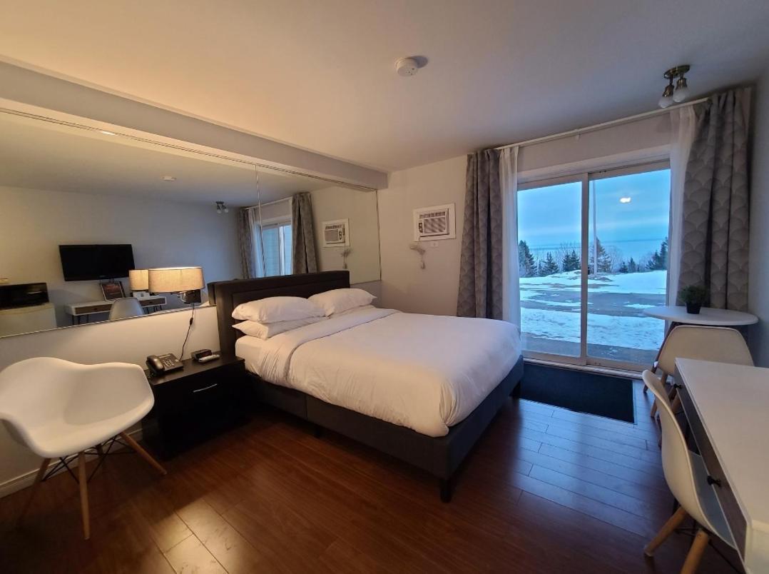 Horizon 777 Hotel Saint-Simeon  Room photo