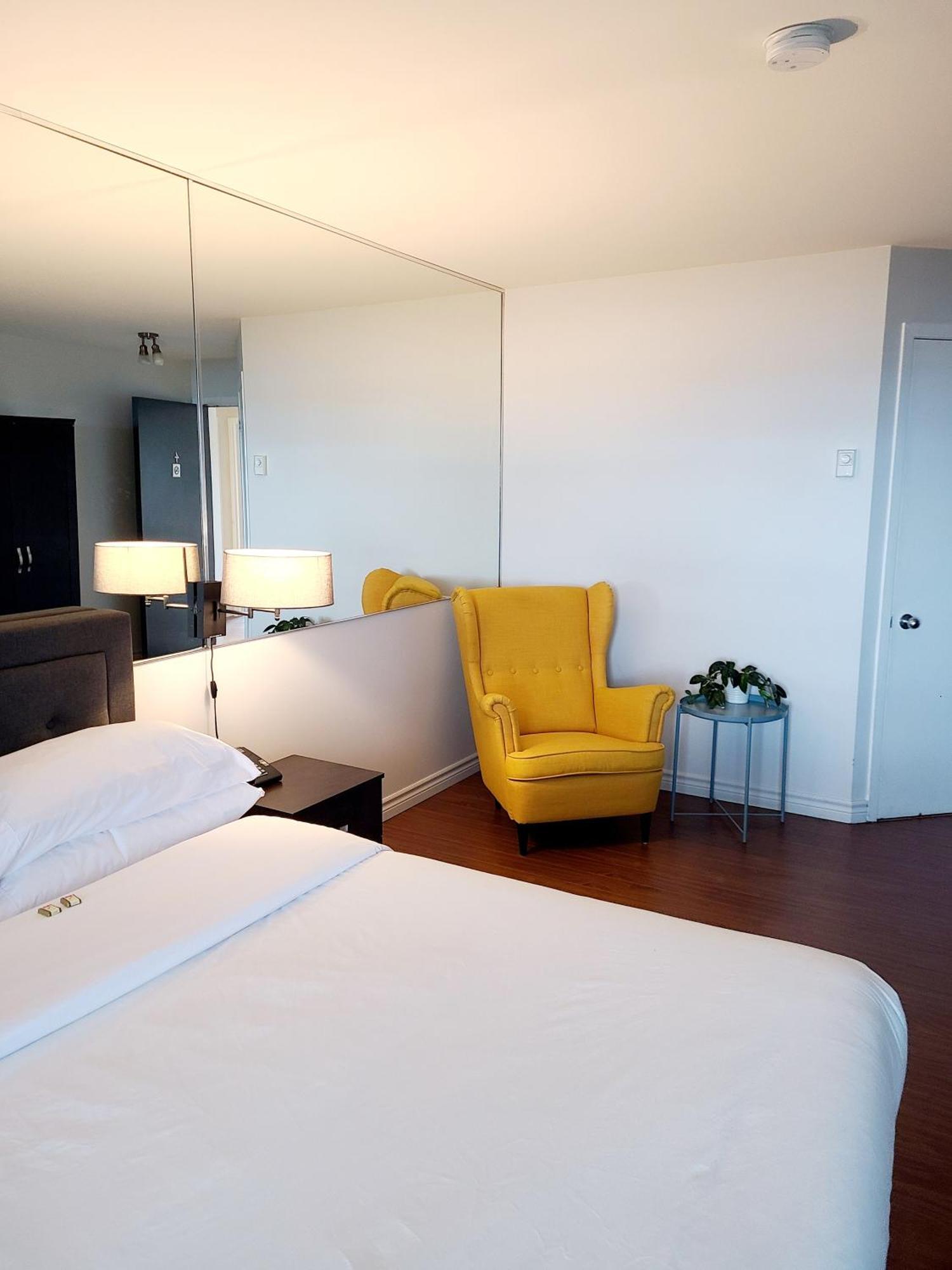Horizon 777 Hotel Saint-Simeon  Room photo