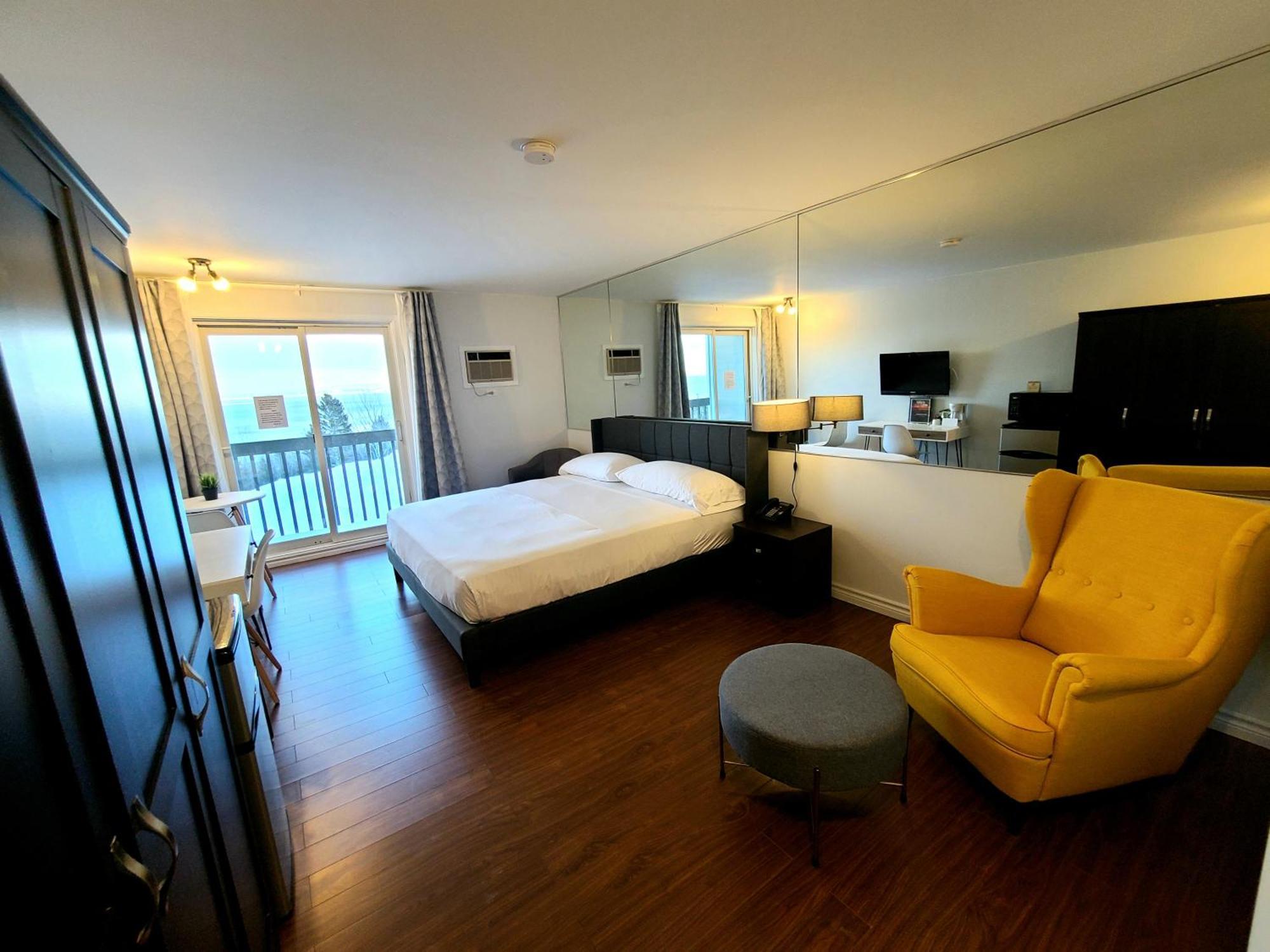 Horizon 777 Hotel Saint-Simeon  Room photo
